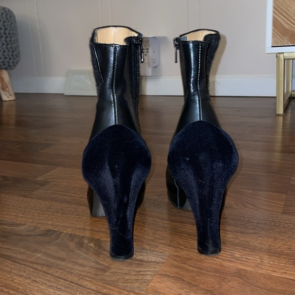 John Fluevog ankle boots. Size 9. Black leather, suede and texture. - Picture 3 of 11